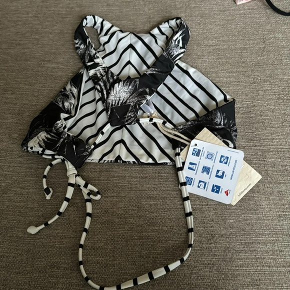 Billabong island time reversible bikini top size M ✨ NWT - Picture 5 of 11